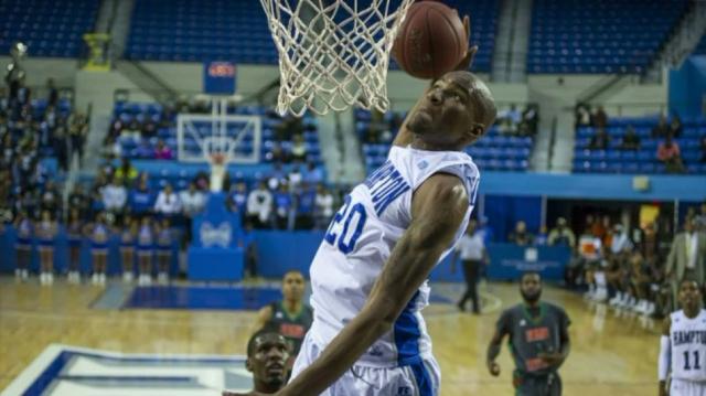 Pe�arol ya tiene su ala pivote extranjero