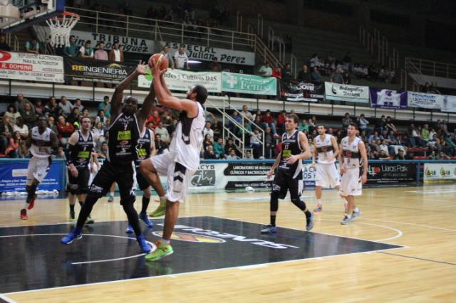 Hind� sigue marcando el paso