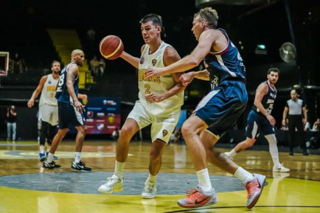 Se qued� sin m�sica