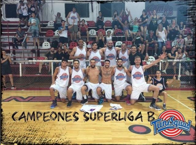 Tune Squad escribi su nombre en la lista de campeones