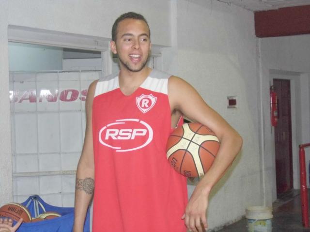 Nicol�s Laur�a comenz� a entrenar en el Tom�s de Rocamora