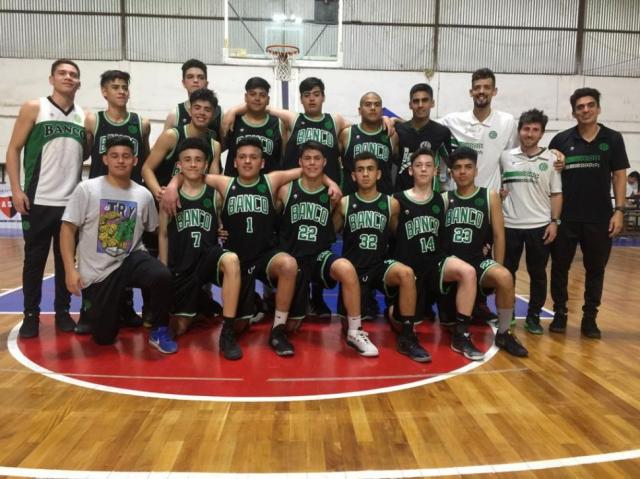 Petrolero y Mendoza de Regatas con boleto en mano en U15