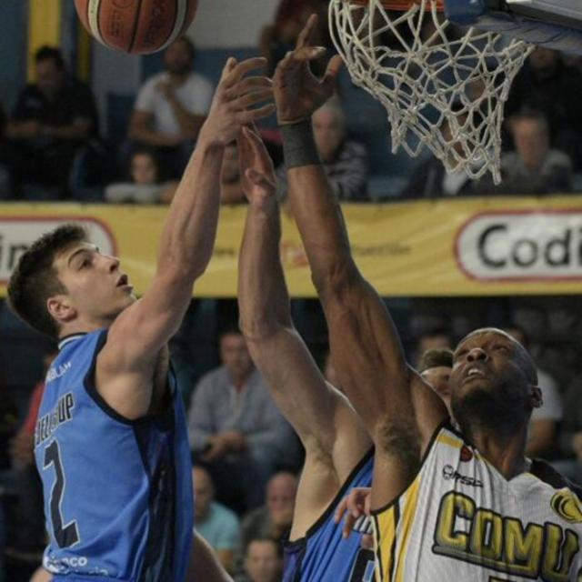 Con el cuchillo entre los dientes